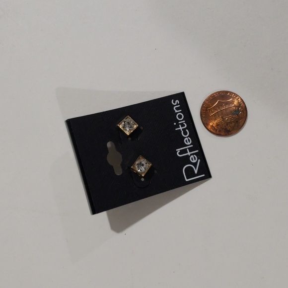 Elegant Gold tone Square Sparkling Crystal Stud Earrings Stylish Womne's Jewelry - Picture 8 of 8